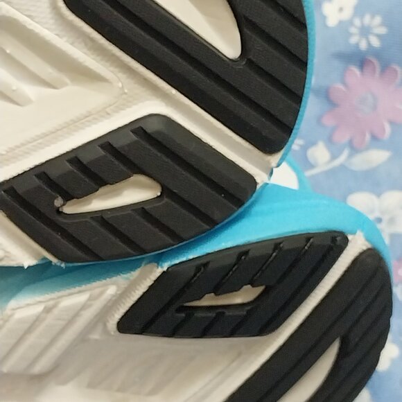 3280 HOKA One One Size 8 D Wide Anari 7. In Blue and White. Excellent Condition. - Picture 9 of 14